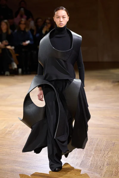 Look 10